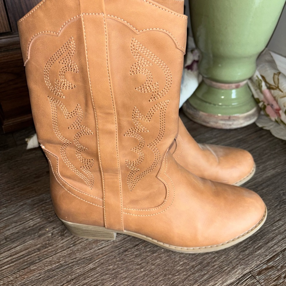 Lorde girls size 5 Tan Western Style Boots